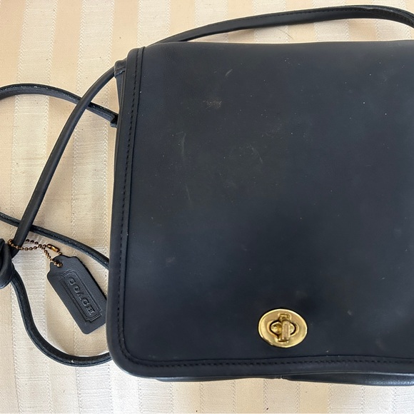 Coach Handbags - Coach Blue Leather Pouch crossbody vintage Bag
